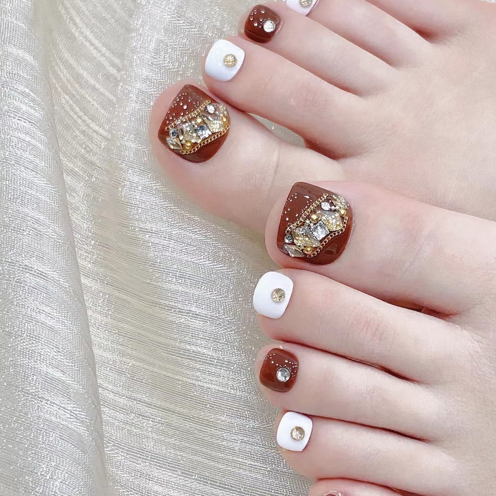 Gold Rush Toe Press-on Nails
