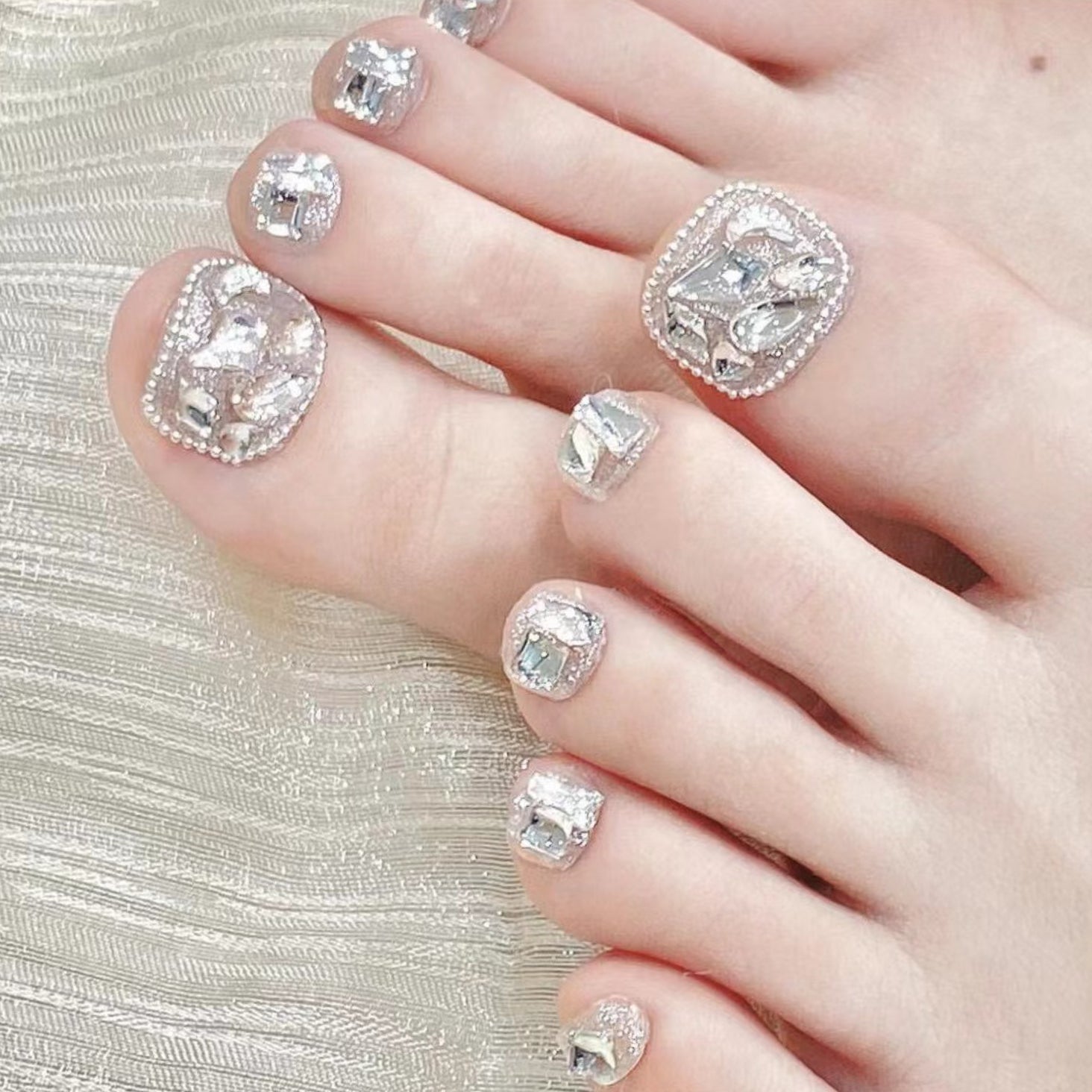 Silver Bullet Toe Press-on Nails â hanakoko