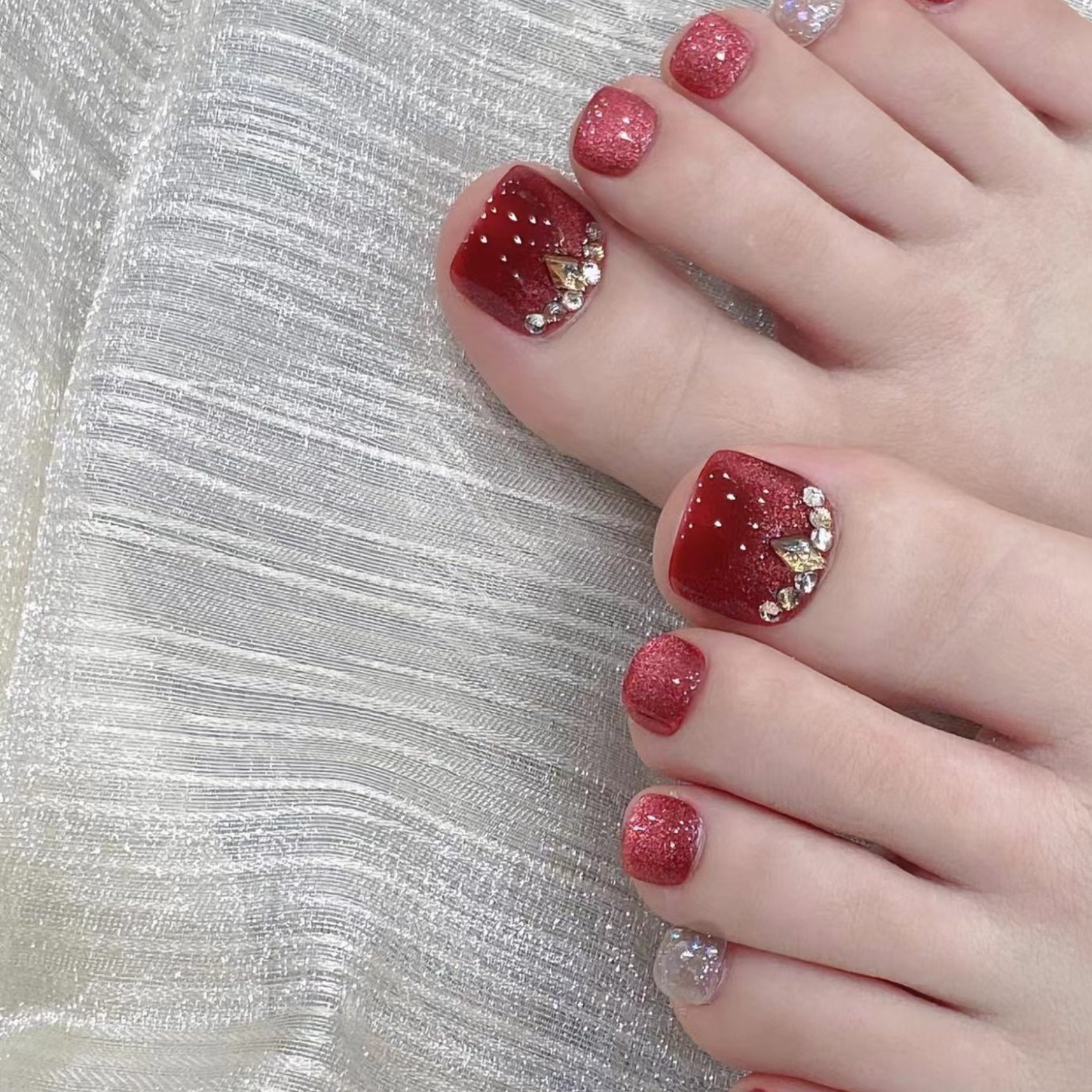 Elegant Toe Nail Designs That Shine