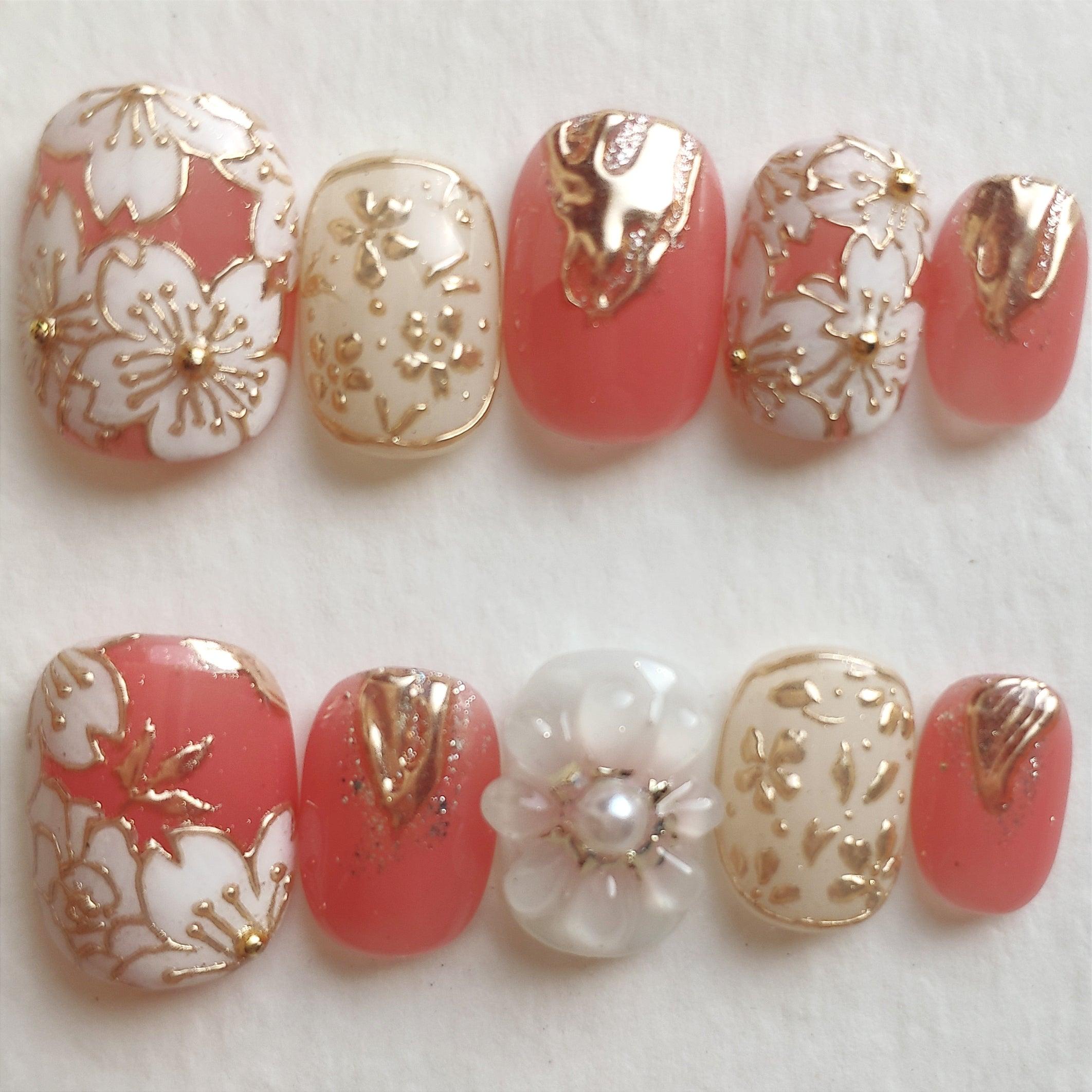 nails detailed with gold and pink flowers – hanakoko